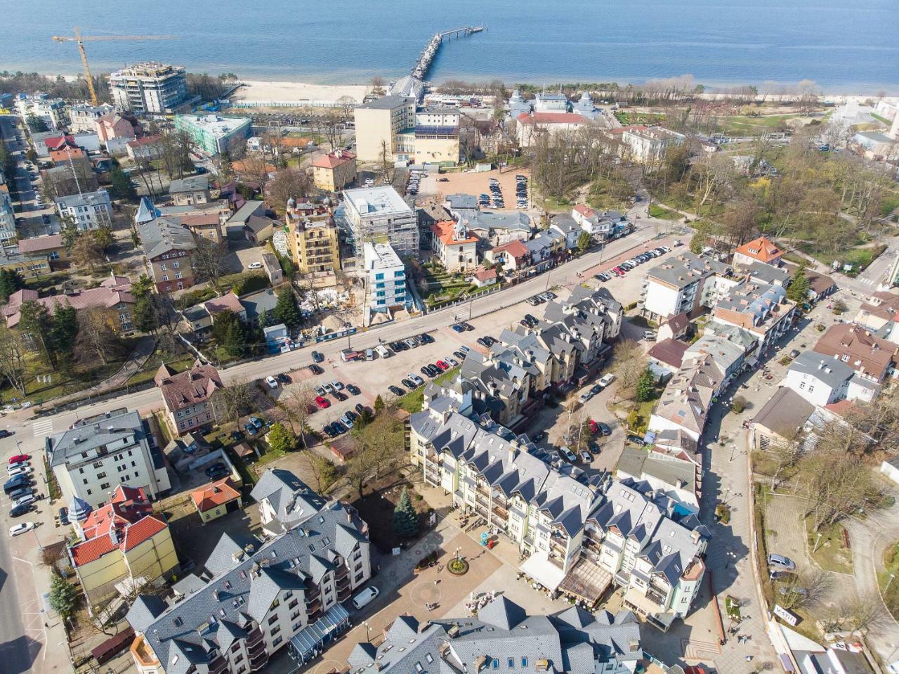 3-Bedroom Apartment Plac Neptuna By Noclegi Renters Miedzyzdroje Exteriör bild