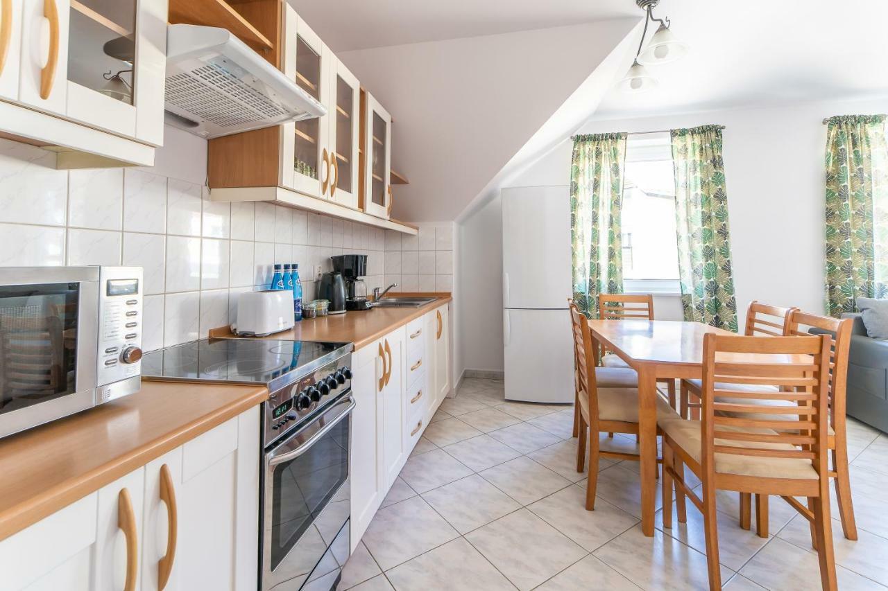 3-Bedroom Apartment Plac Neptuna By Noclegi Renters Miedzyzdroje Exteriör bild